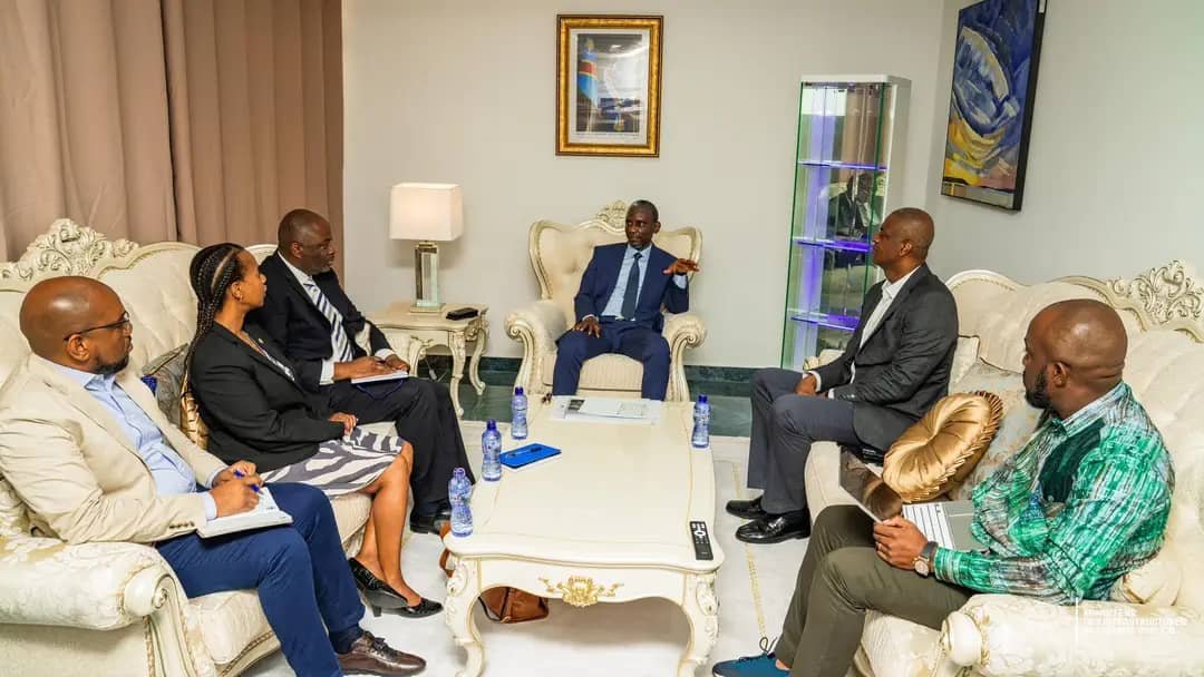 Infrastructures : John Banza Lunda échange avec la Standard Bank sur le financement des projets structurants en RDC