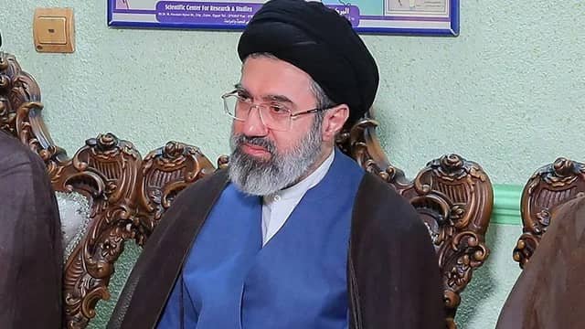 Iran : Mojtaba Khamenei accède au pouvoir, une succession contestée qui inquiète Washington