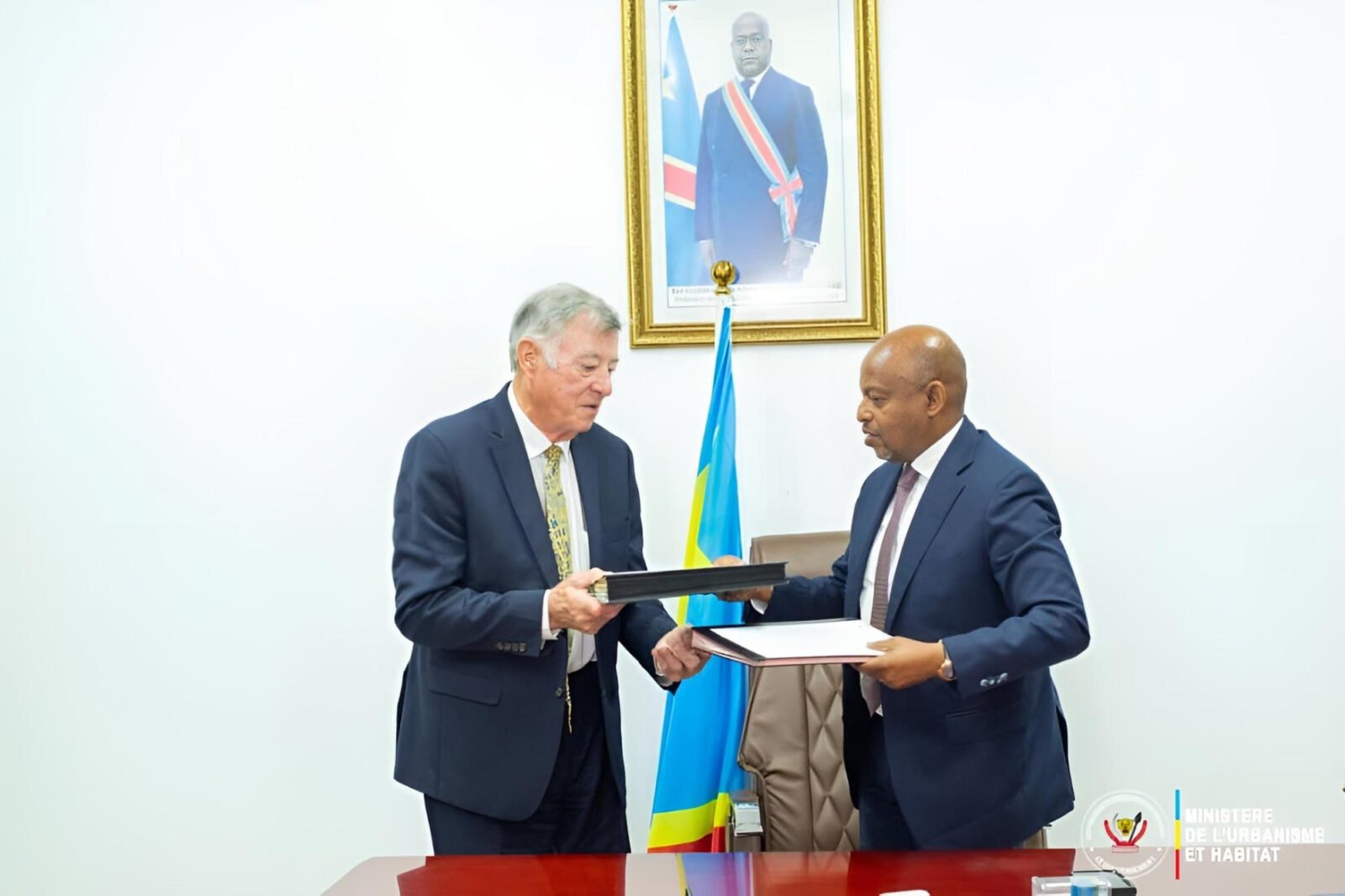 Urbanisme et Habitat : Alexis Gisaro Muvunyi concrétise la vision du Chef de l’État avec la signature d’un avenant pour la construction d’une cité intelligente à Kinshasa